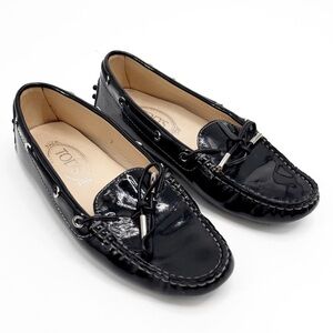 Tod’s City Driver Moccasin in Black Patent Leather With Bows, Size 7